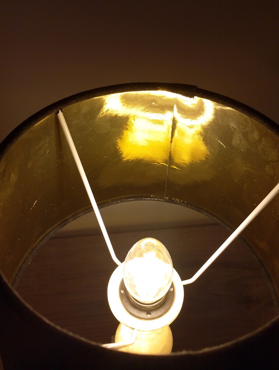 Image 1 of Lampe vintage albâtre véritable sculpté lumineux abat jour noir et or neuf électricité conforme excellent etat