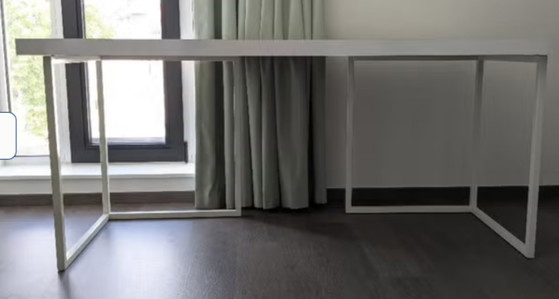 Tavolo da pranzo bianco con base in metallo, Habitat, Scrivanie, Altro, Modern (foto 2 di 6)