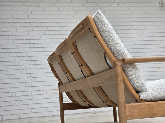 Image 1 of Sofá danés de tres plazas renovado, década de 1970, madera de roble macizo