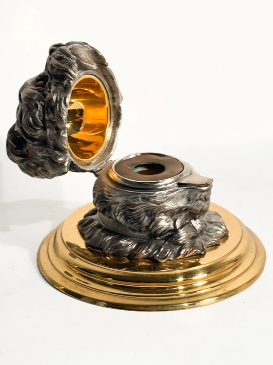 Encrier en métal anglais du début du XXe siècle, représentant un chien, avec un socle en laiton. (photo 5 of 13)