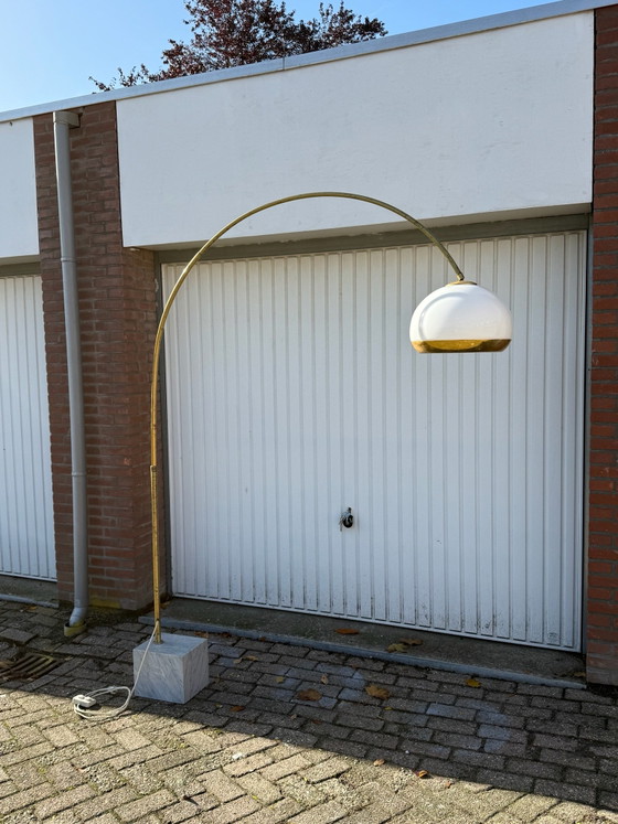 Lampada ad Arco Vintage Italiana Space Age Stile Harvey Guzzini, Lampade da terra, Marmo, Metallo, Dorato (foto 3 di 15)