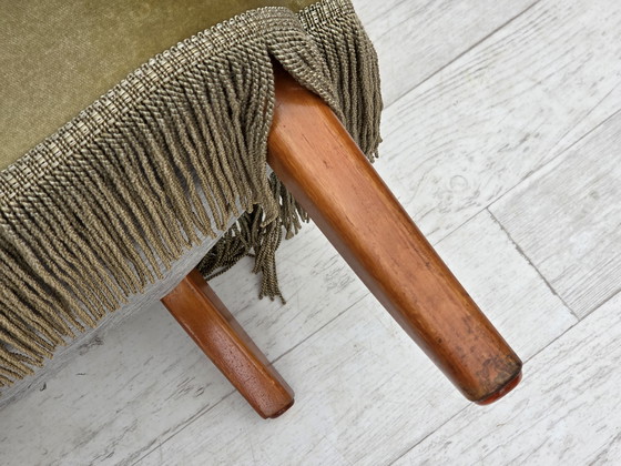 Image 1 of Sofá danés de dos plazas, años 60, terciopelo verde, patas de madera de haya.