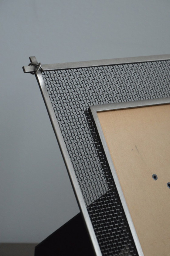 Image 1 of Telaio in rete metallica dal design industriale/brutalista