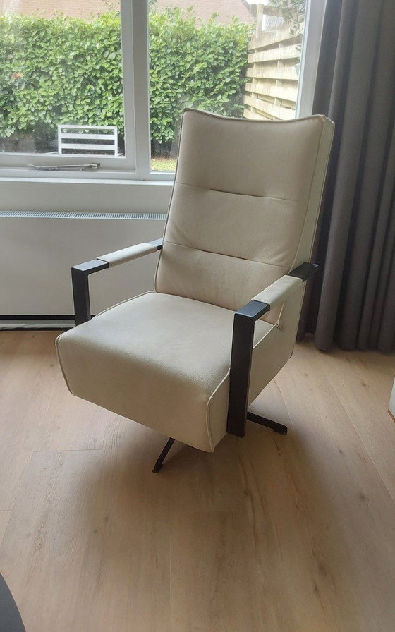 Image 1 of 2 beige draai fauteuils