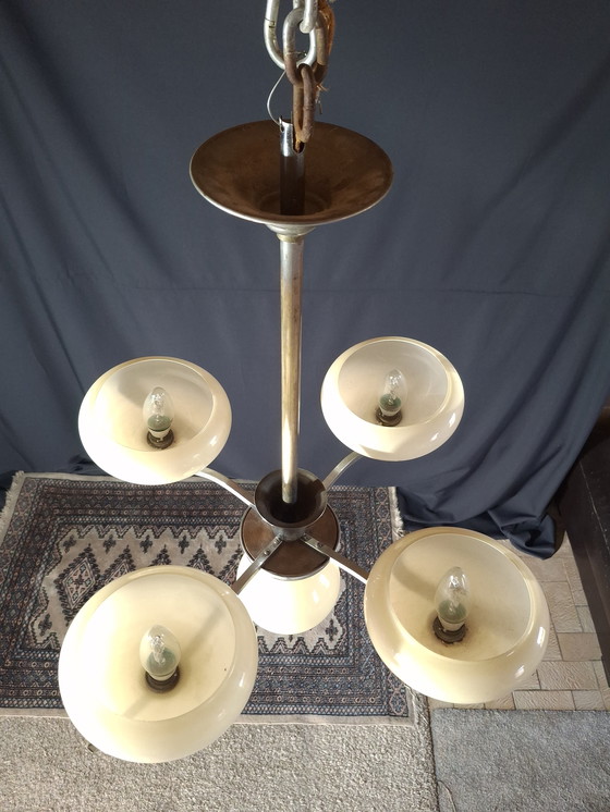 Image 1 of Lampadario in metallo cromato con 5 paralumi in opalino giallo pallido, anni '50