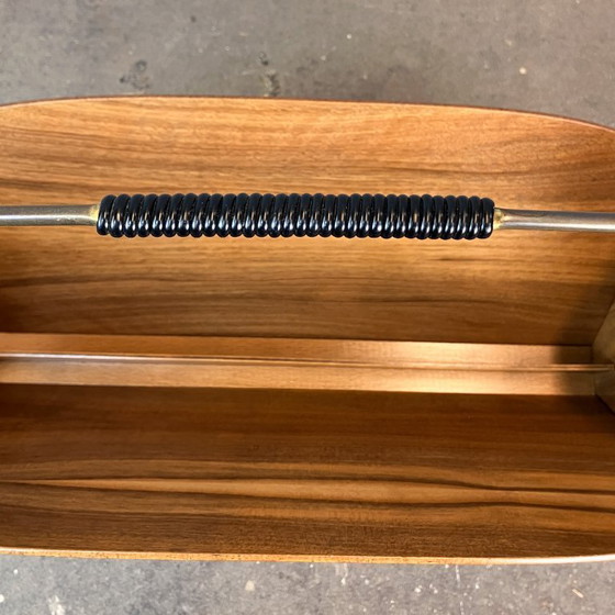 Image 1 of Vintage krantenrek, walnoothout met messing, jaren 60