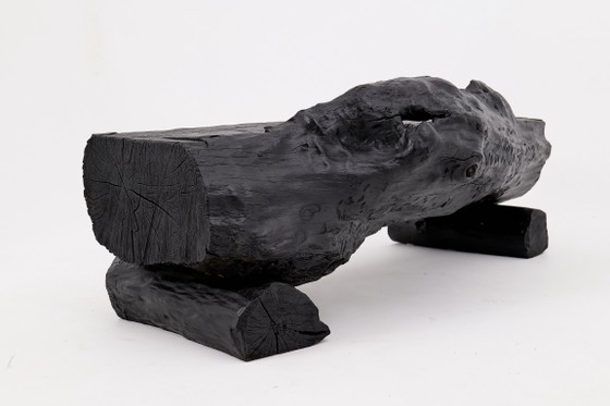Image 1 of Bank van massief verkoold hout van Logniture – een organisch, modern en sculpturaal zitmeubel.