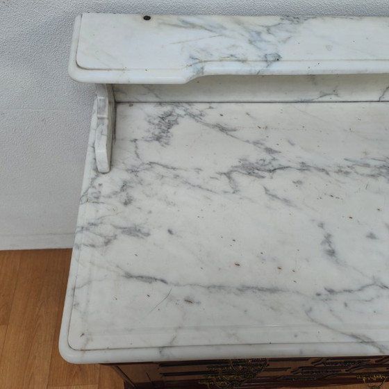 Image 1 of Commode ancienne de salle de bain avec plateau en marbre