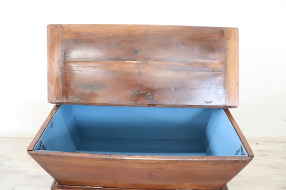 Image 1 of Armario antiguo de nogal macizo, Italia S. XIX