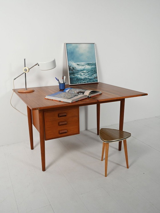 Image 1 of Scrivania vintage scandinava in teak con piano ribaltabile