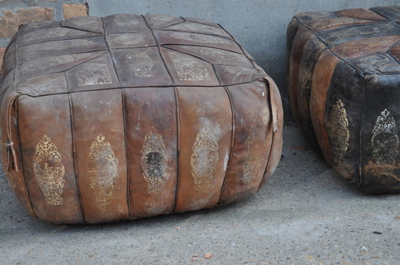 Set of Vintage Egyptian Ottomans, 1970s – Footstools & poufs, Leather (photo 5 of 7)