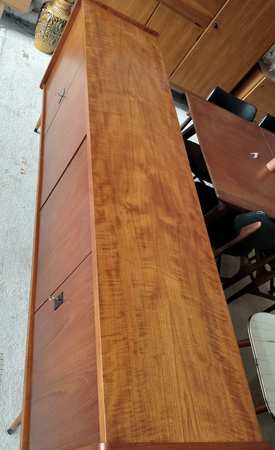 Image 1 of Vintage teakhouten groot dressoir 