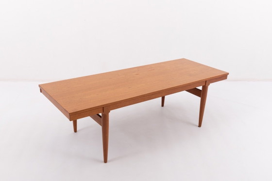 Image 1 of Mesa de centro danesa moderna de teca de la década de 1960