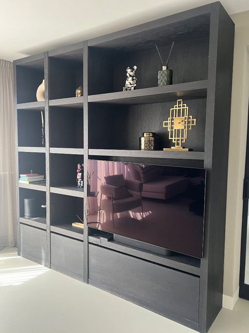 Wandschrank aus schwarzer Eiche