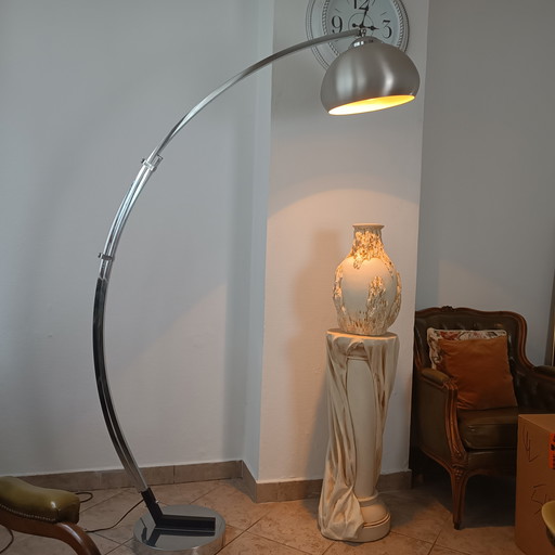 Lampadaire Arc Vintage Harvey Guzzini – Années 1970