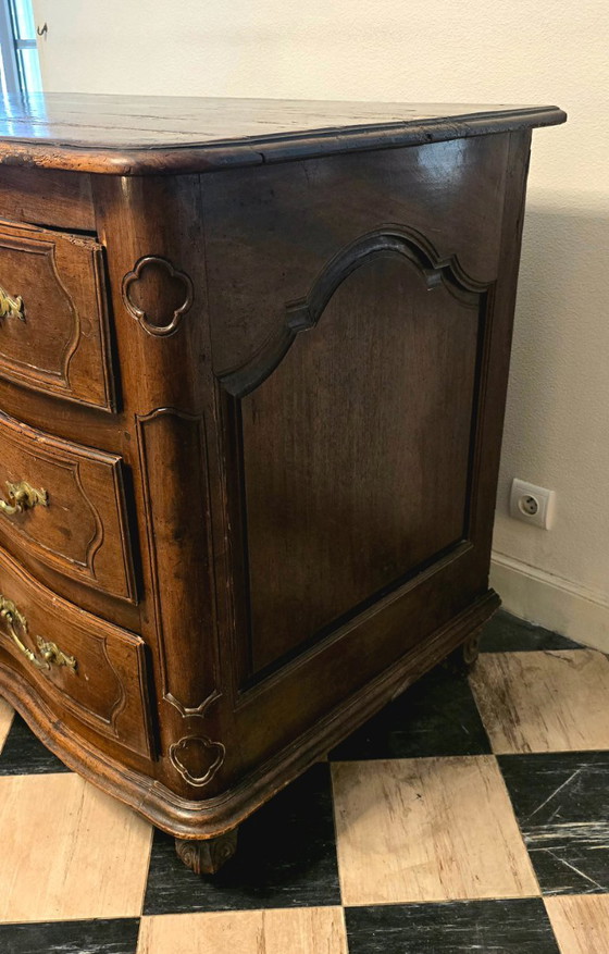 Image 1 of Armbrustkommode aus massivem Nussbaumholz, Zeit Ludwigs XIV. – frühes 18. Jahrhundert