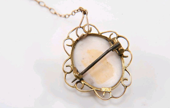 Image 1 of Bellissima spilla in oro 375 9kt con cammeo.