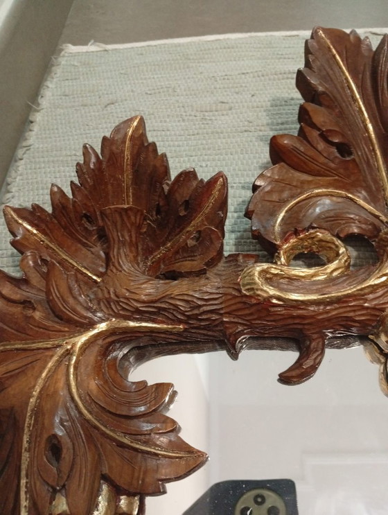 Image 1 of Belangrijke en spectaculair gebeeldhouwde wijnkelderspiegel