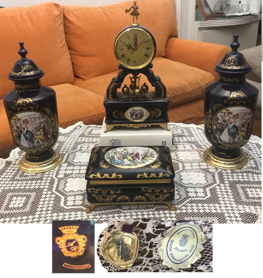 Garniture d'horloge, vases et coffre en porcelaine de Limoges/Sèvres