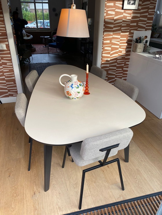 Image 1 of Dining room table Leolux type Bondi