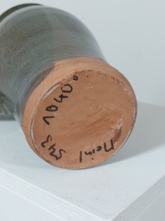 Image 1 of Vintage vaas met handvat en glazuur uit het midden van de vorige eeuw, in landhuisstijl.