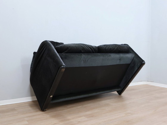 Image 1 of Divano Maralunga a 2 posti in velluto a righe Cassina anni '80