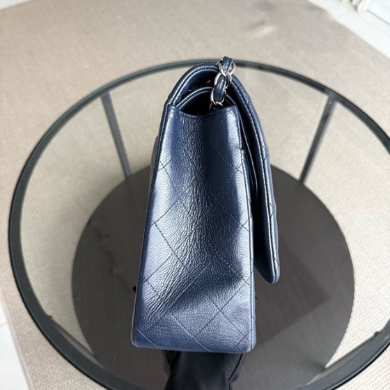 Image 1 of Borsa Chanel Classic Flap Maxi - Caviar Double Flap 34CM Trapuntata Blu Scuro Finiture Argento Serie 15