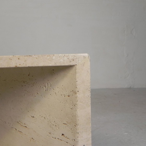 Image 1 of Mid Century travertin salontafel met driehoekig blad, jaren 70