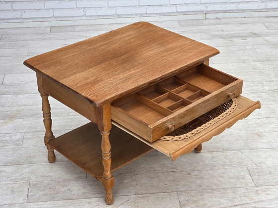 Anni '70, Tavolino scandinavo con cassetti, legno massello di rovere, rattan. – Tavolini (photo 16 of 21)