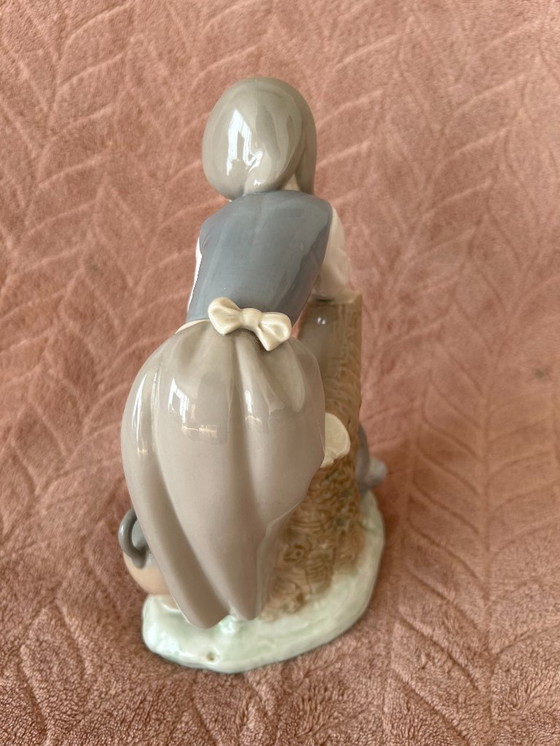 Image 1 of Immagine Lladro ragazza con cane