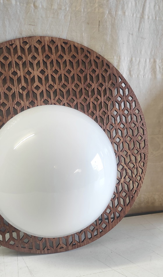 Image 1 of Appliques design en bois et globe opaline - mid.XXeme 