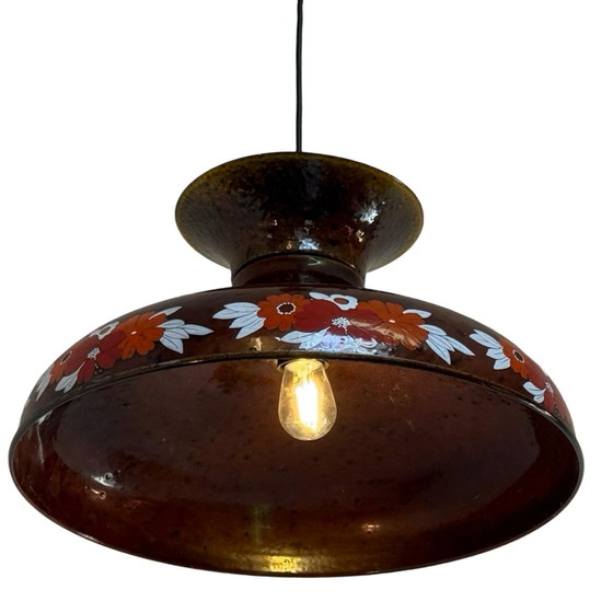 Image 1 of Lampada da soffitto/sospensione in metallo vintage - Decorazione floreale su smalto marrone - (Attr. To) Kaj Franck Fog &amp; Mo