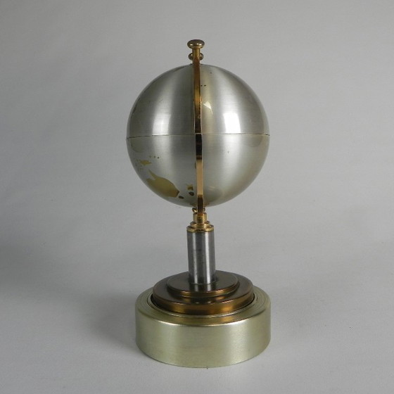 Image 1 of Vintage wereldbol als sigarettenhouder,met muziekdoos, Windmill, jaren 60