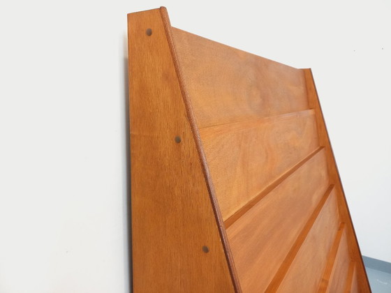 Image 1 of Vintage houten vitrinekast/boekenkast met lades uit de jaren 60.