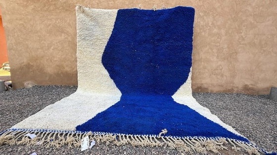 Alfombra tradicional marroquí hecha a mano, azul y blanca, tamaño 250/350 cm. – Ahrend, Wool (photo 6 of 10)