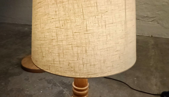 Image 1 of Lampe de table vintage à pied en bois
