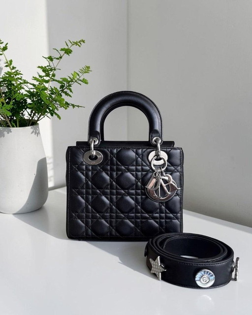 DIOR LADY SMALL FLAP - PELLE DI AGNELLO CANNAGE NERA CON DETTAGLI ARGENTO