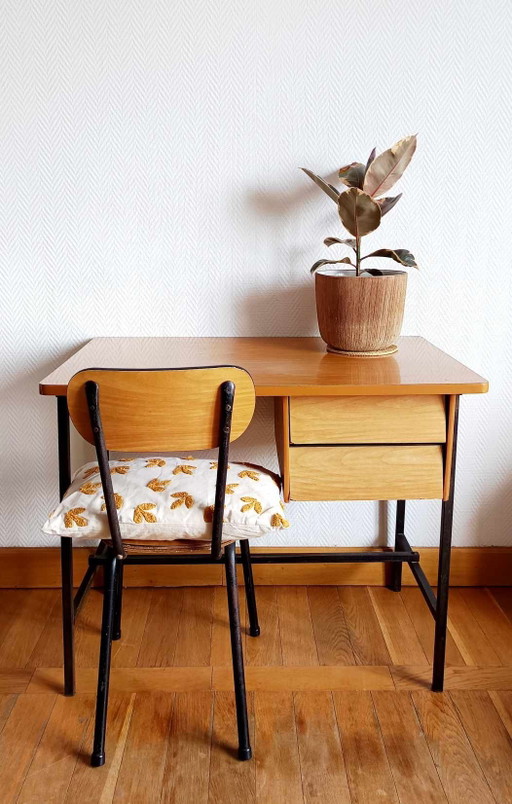 Scrivania e sedia in formica degli anni '60