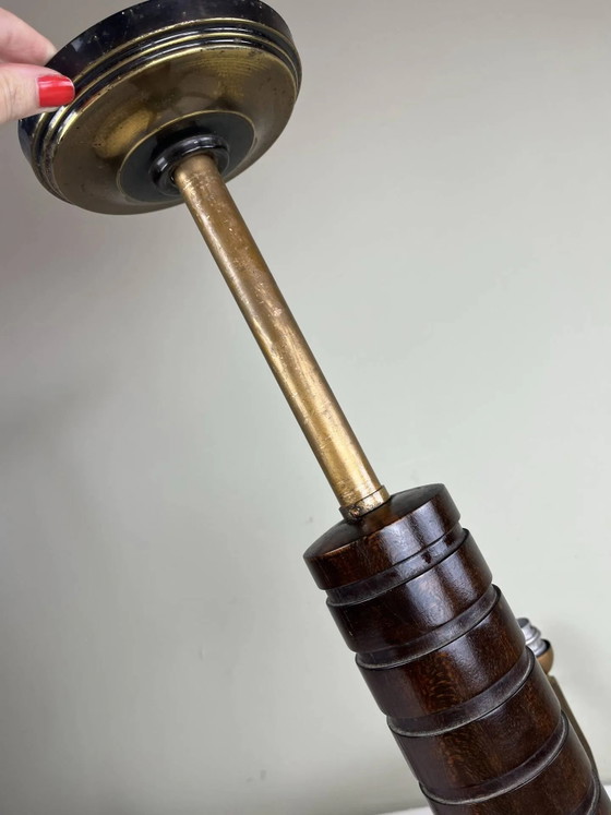 Französischer modernistischer Kronleuchter aus Holz, Messing und opaleszentem Glas. – Wood, Brass, Bauhaus (photo 16 of 20)