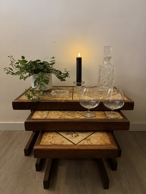 Tables gigognes et tables d'appoint de design danois