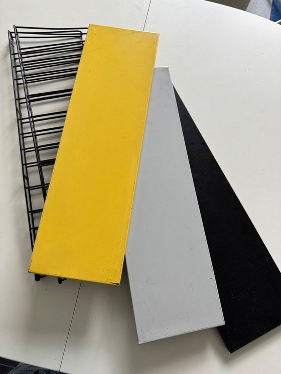 Image 1 of Juego de estanterías metálicas Tomado