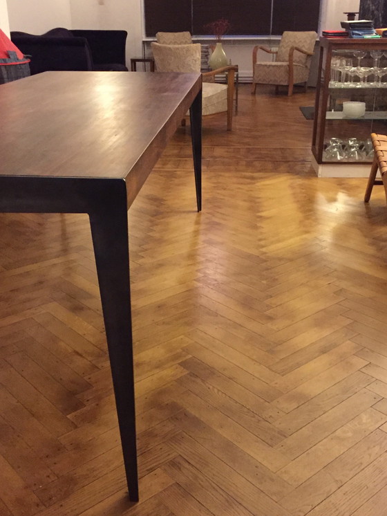 Image 1 of Mesa de diseño bohemio único, hecha a mano, de nogal y acero quemado.