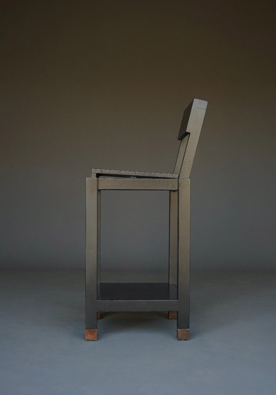 Image 1 of Sgabello dal design contemporaneo, opera del designer olandese Pepijn Fabius Clovis, anni 2020.