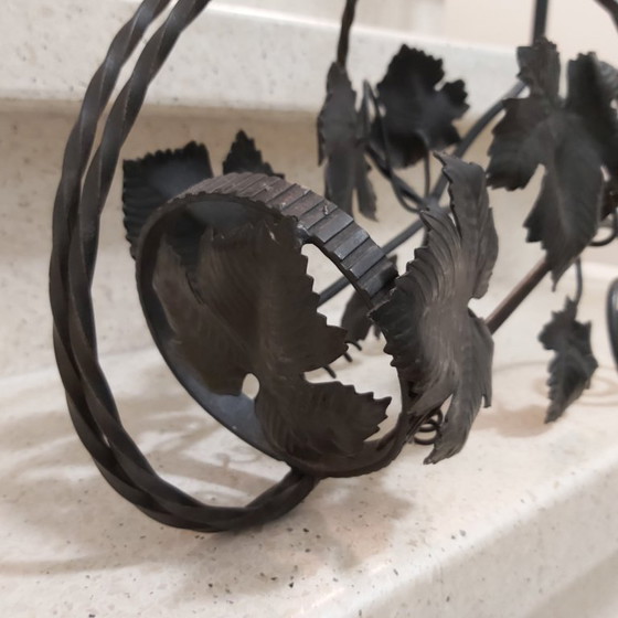 Image 1 of Prachtige flessenhouder in smeedijzer druivenblad uit Frankrijk 