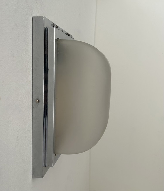 Image 1 of Lampada da parete modernista, metallo cromato e vetro sabbiato, Francia 1930