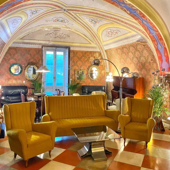 Image 1 of Conjunto de 3 sofás y sillones de terciopelo mostaza de mediados de siglo de ISA Bergamo, Italia.