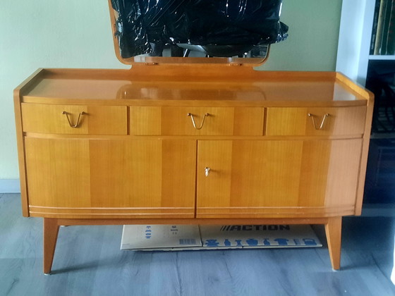 Image 1 of Hairdressing table with large mirror