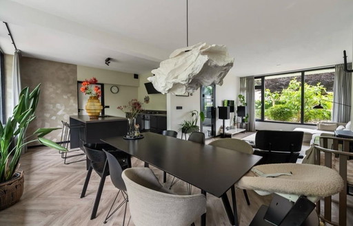 Hooi CPH30 (200cm), 2x Hooi AAC 23, 2x Vitra DSR, 2x Muuto Hoes