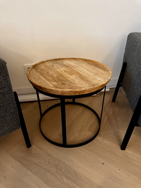 Image 1 of Rustieke salontafel massief hout met staal