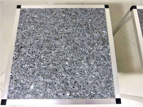 Image 1 of 2 tavolini laterali in granito, anni '70